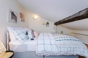 Fotografie z fotogalerie ubytování LARGE DUPLEX Apartment in CITY CENTRE! LIME STREET! FOOTBALL! Ideal for Stag and Hen Do Stays! v destinaci Liverpool