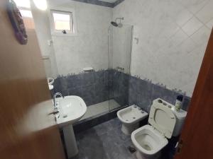 Kylpyhuone majoituspaikassa TATOVGB