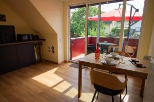 a dining room with a table and chairs and a window at Ferienwohnung Alexander in Traben-Trarbach