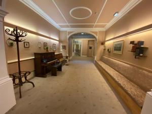 Ruang duduk di Green Gables Hotel