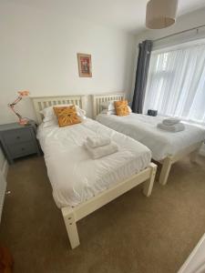two beds sitting next to each other in a bedroom at 46 Linden Road in Scalby