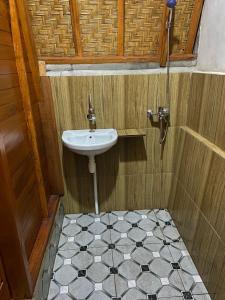 Koupelna v ubytování D'Yoga Bamboo House + 37 fotografií