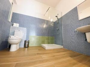 a bathroom with a toilet and a shower at Miami Apartments in St. Julianʼs