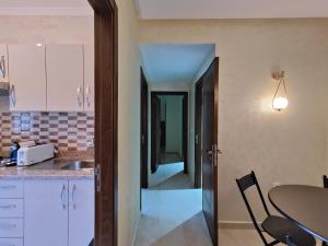 Kuchyň nebo kuchyňský kout v ubytování Appartment in Tanger City Center - 5min to The Beach - Free Parking