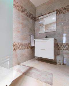 Koupelna v ubytování Appartment in Tanger City Center - 5min to The Beach - Free Parking