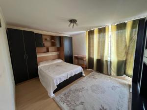 a small bedroom with a bed and a window at Villa Niki in Tulcea