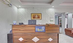 TV a/nebo společenská místnost v ubytování Treebo Modern Stays