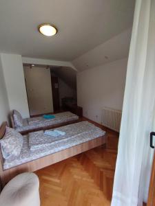 Postel nebo postele na pokoji v ubytování VILA MARKO
