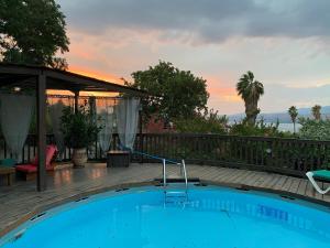 Baseinas apgyvendinimo įstaigoje אמיתי נוף קסום arba netoliese