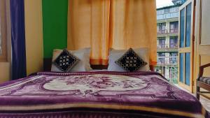Postel nebo postele na pokoji v ubytování Hotel Ishwar Naddi