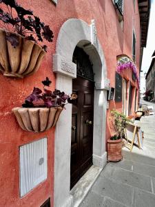The building in which a panziókat is located
