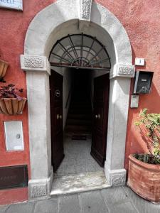 The facade or entrance of I Ninni