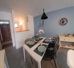 Fotografia z galérie ubytovania Appartement 2 à 4 personnes Luchon centre v destinácii Bagnères-de-Luchon