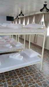 Giường trong phòng chung tại Vuon Hoa Hong (Rosary)