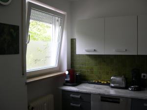 Η κουζίνα ή μικρή κουζίνα στο ZV-Scholtz Burghausen, Regerstr.37 P7-5 +44 φωτογραφίες