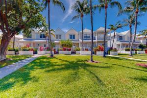 a large house with palm trees in the yard at C est la Vie in Duck Key