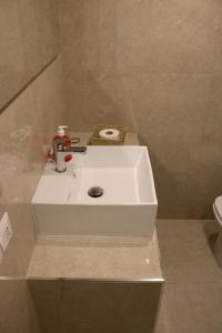 Un baño de Michelangelo Navigli Loft Experience - Via Magolfa