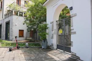 El edificio en el que está el departamento