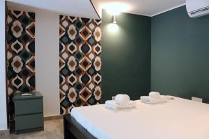 Una cama o camas en una habitación de Michelangelo Navigli Loft Experience - Via Magolfa