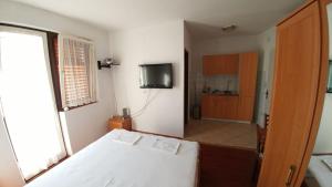 Postel nebo postele na pokoji v ubytování Vodice, apartmani Buntić