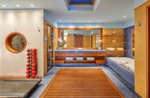 Кровать или кровати в номере Elounda Beach Hotel & Villas, a Member of the Leading Hotels of the World