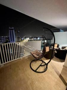 a chair on a balcony with a view of the city at Superbe Appartement sécurisé avec un balcon in Casablanca