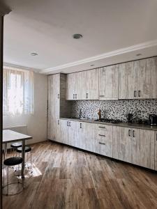 Kuchyň nebo kuchyňský kout v ubytování Guest house LALO