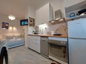 Η κουζίνα ή μικρή κουζίνα στο Lipotica Rooms