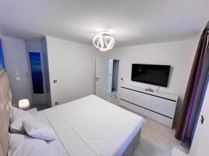 Lova arba lovos apgyvendinimo įstaigoje Luxury Beachfront Villa Carlisa