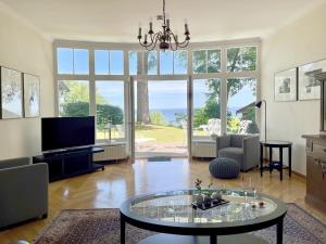 Ein Sitzbereich in der Unterkunft Meerblick - Villa Achterkerke