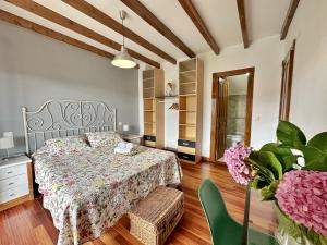 Łóżko lub łóżka w pokoju w obiekcie Las Pozas De Utienes - 7811