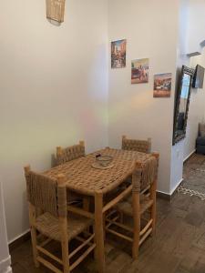 a wooden table with chairs and a dining room at Casa Hassan in Asilah