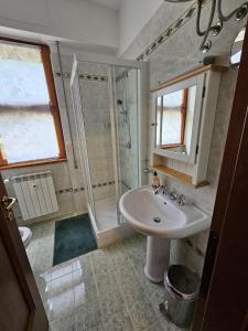 a bathroom with a sink and a shower at Appartamento in centro a Rocca di Cambio in Rocca di Cambio