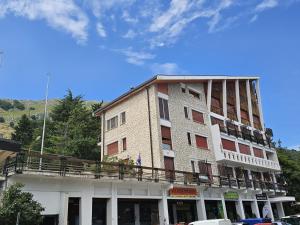 a tall building with a balcony on top of it at Appartamento in centro a Rocca di Cambio in Rocca di Cambio