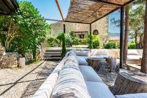 a patio with couches and tables in a yard at DODO etc in Nyons