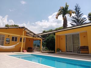 Bazén v ubytování CASA CORAL nebo v jeho okolí
