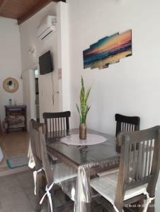 a dining room table with chairs and a painting on the wall at Departamento monoambiente hasta 4 personas- Maragus2 in Posadas