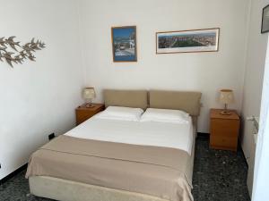 a bedroom with a bed with two nightstands and two lamps at CA TEA in Lavagna