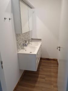 Koupelna v ubytování Hallo Maastricht B&B Fientje de luxe + 21 fotografií