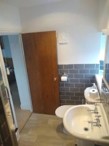 Koupelna v ubytování Rose Cottage. Richmond, North Yorkshire + 34 fotografií