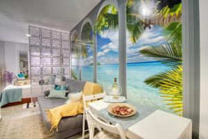 Posezení v ubytování ALHAMAR apartment beachfront in Calahonda