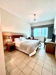 Postel nebo postele na pokoji v ubytování Dubai Marina Private Room, Walk to the beach, Mall & Tram/Metro