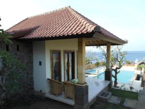 Πισίνα στο ή κοντά στο Barong Cafe Bungalow and Restaurant
