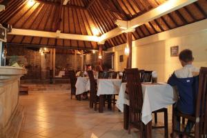 Gallery image of Barong Cafe Bungalow and Restaurant in Amed
