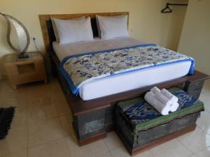 Кровать или кровати в номере Barong Cafe Bungalow and Restaurant