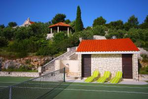 Tenis a/nebo squash v ubytování Holiday Home Olea - Sun, Sea, Sport & Comfort nebo okolí