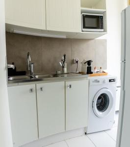 Kuchyň nebo kuchyňský kout v ubytování 2 pièces Confortable proche Paris