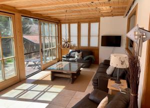 a living room with a couch and a table at Ferienwohnung SISSI in Rieden