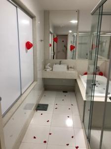 a bathroom with a sink and a mirror at Pratti Hotel in Linhares