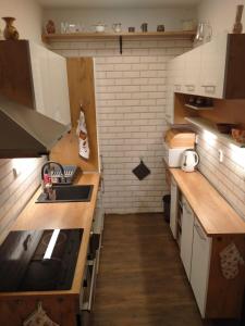 Cosy private apartment in a family houseにあるキッチンまたは簡易キッチン